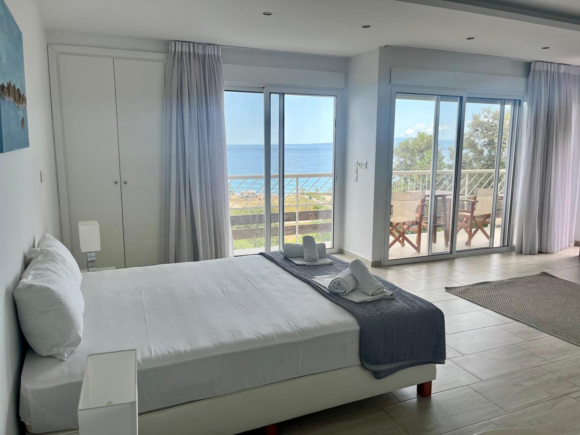 The Beach House - Apartments & Studios (Adults Only) Afytos Bagian luar foto