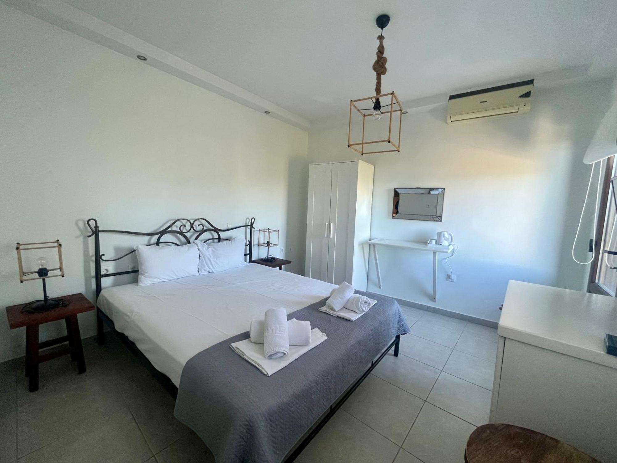 The Beach House - Apartments & Studios (Adults Only) Afytos Bagian luar foto