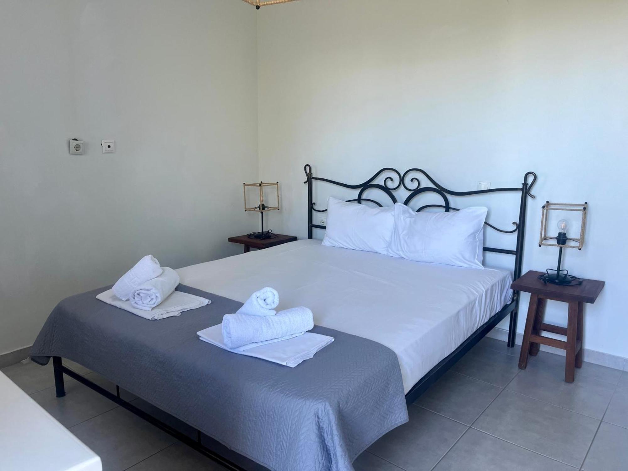 The Beach House - Apartments & Studios (Adults Only) Afytos Bagian luar foto