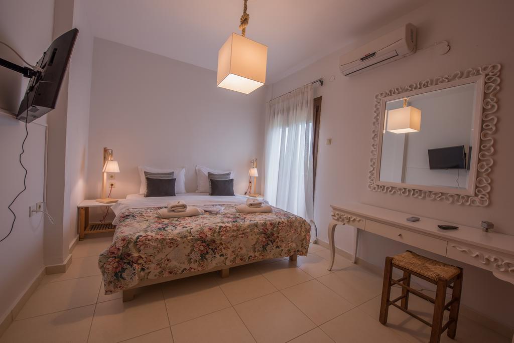 The Beach House - Apartments & Studios (Adults Only) Afytos Bagian luar foto